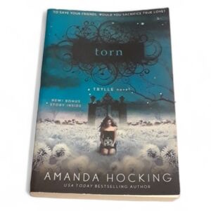Torn book two of Trylle by Amanada Hocking